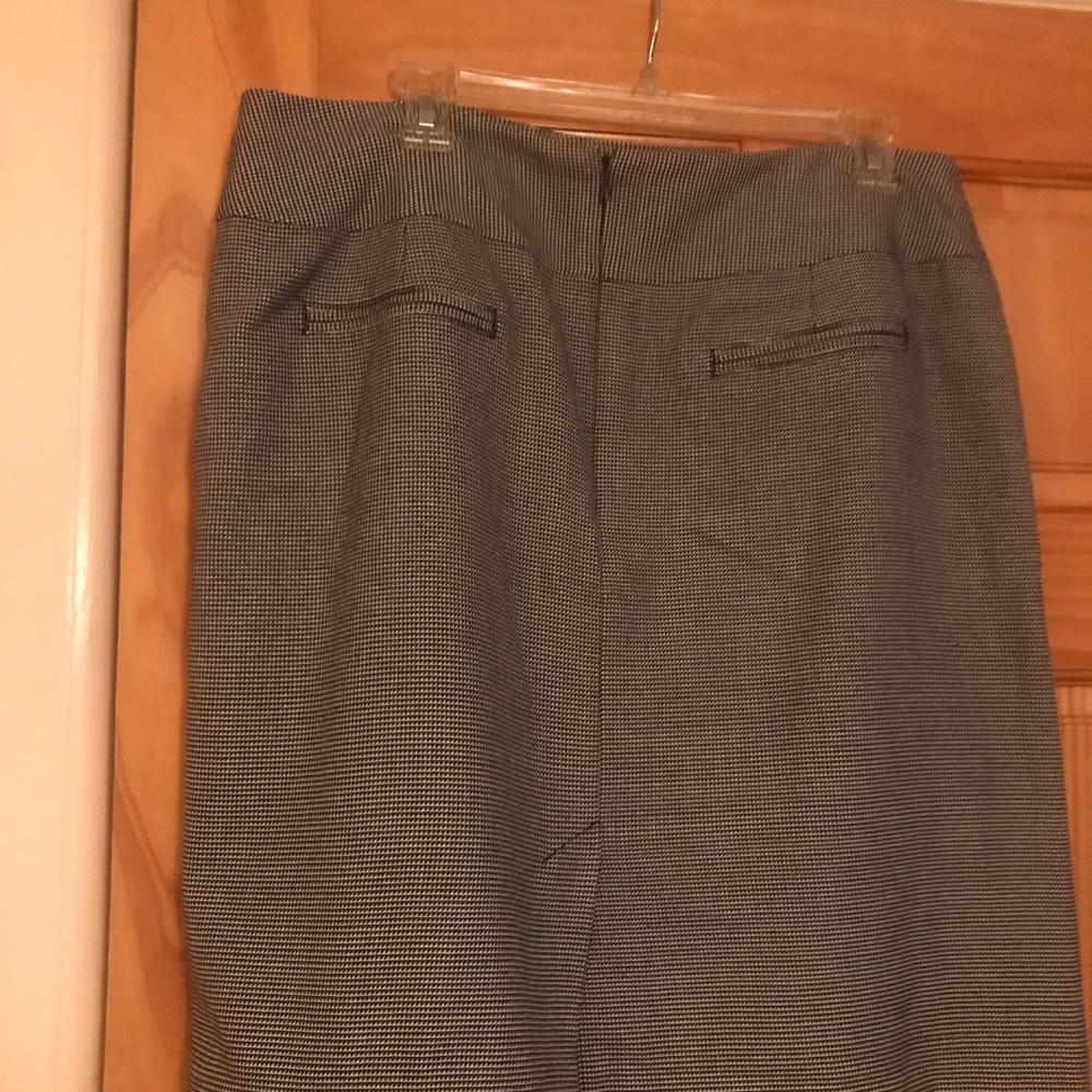 Worthington skirt - Picture 2 of 2